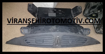 7701050975 LAGUNA II TORPİDO ORTA HAVALANDIRMASI IZGARASI  